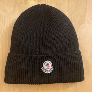 Moncler Classic Black Knit Beanie unisex. Super warm